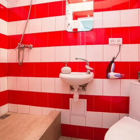 невелика з ремонтом в центрі * Lviv