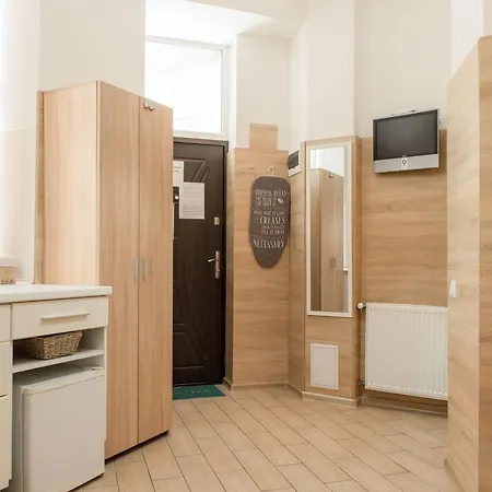 невелика з ремонтом в центрі *