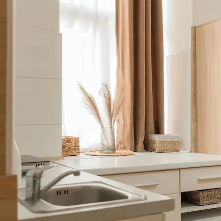 невелика з ремонтом в центрі Apartmán *