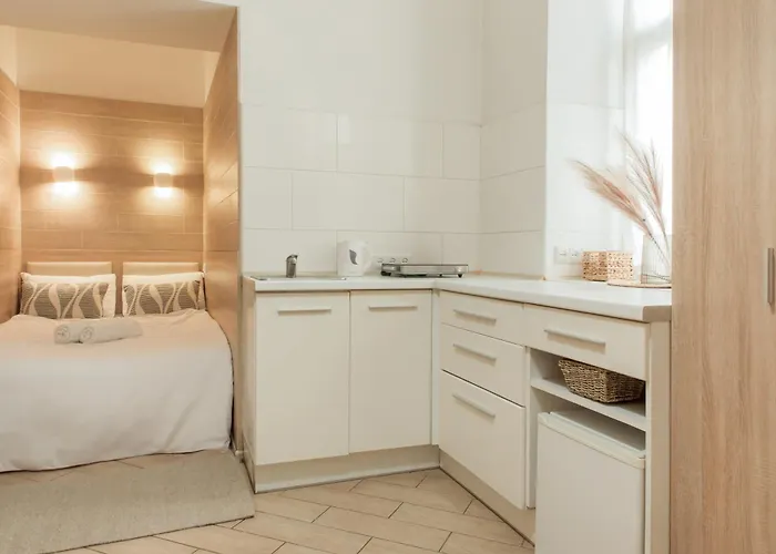 невелика з ремонтом в центрі Apartamento *