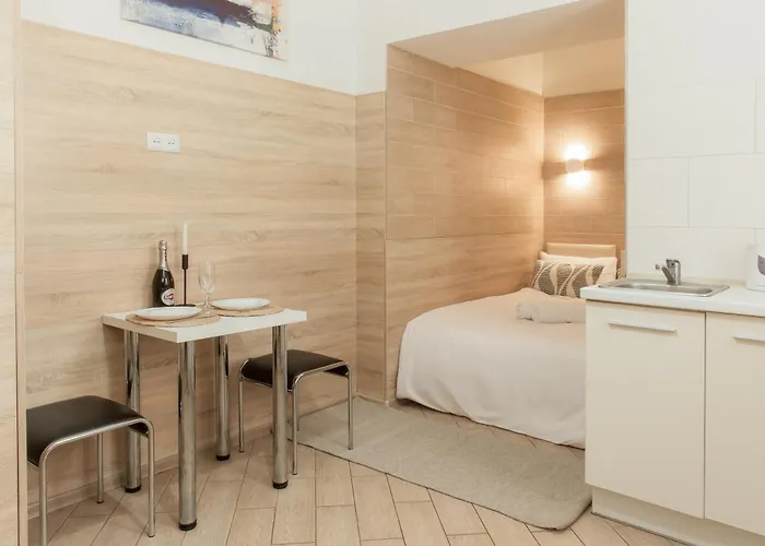 דירה невелика з ремонтом в центрі *