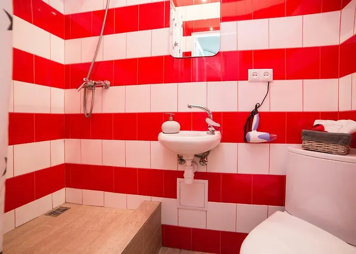 невелика з ремонтом в центрі * Λβιβ